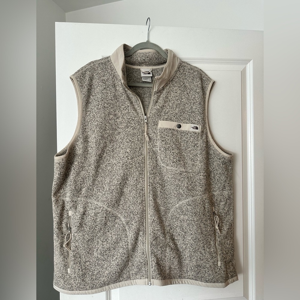 Men’s north face vest